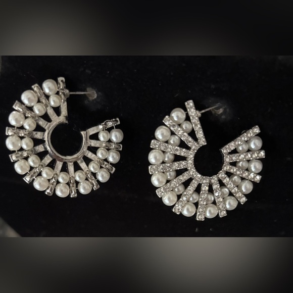 Jewelry - Elegant Silver, crystal and Pearl Earrings